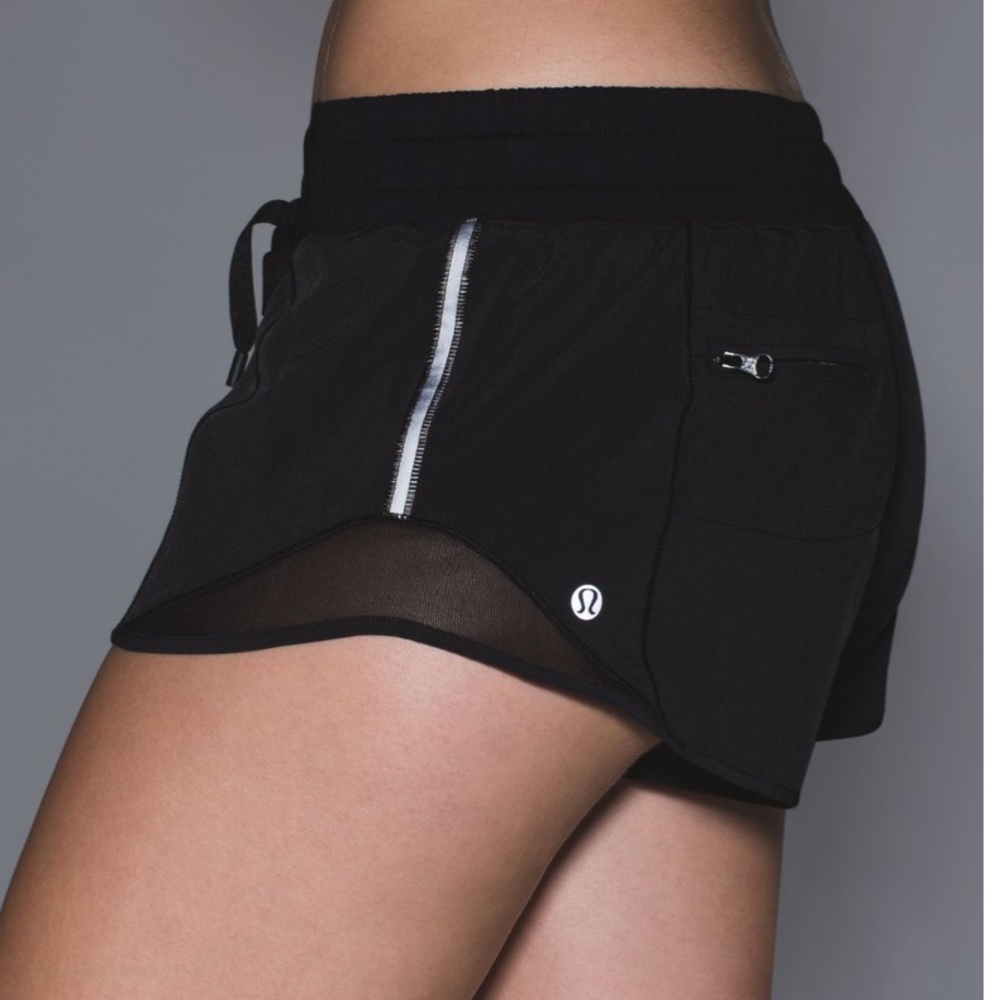 Lululemon Hotty Hot Short in Black